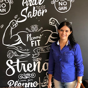 a fundadora da loja de refeições, lanches e marmitas fitness, Laila Kristina Lopes Mendes